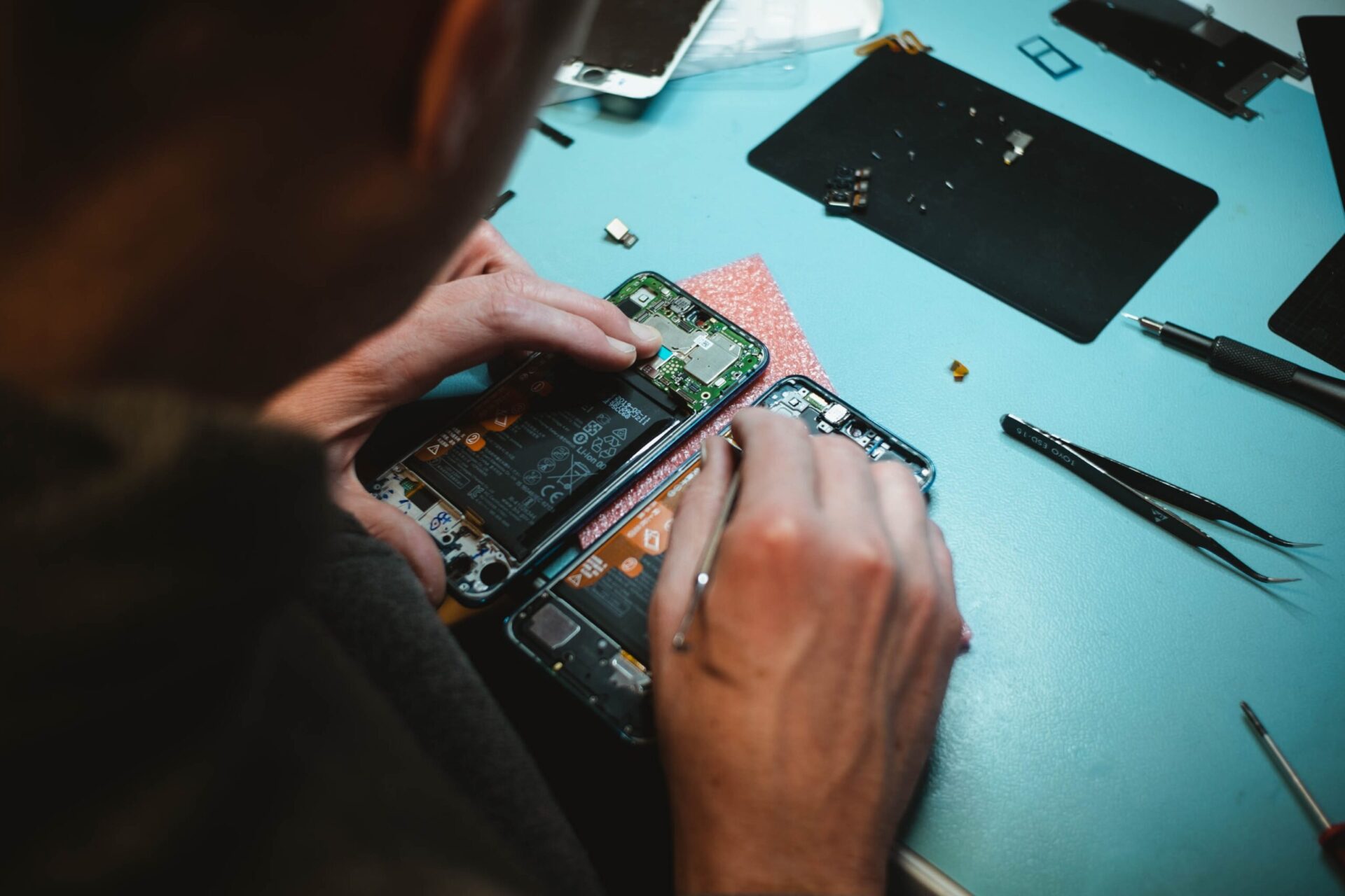 kilian-seiler-PZLgTUAhxMM-unsplash Servis mobilnih telefona